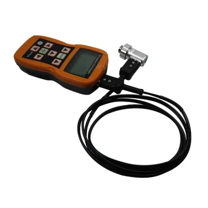 GE DA501EN probe connected to a DM5E ultrasonic thickness gauge